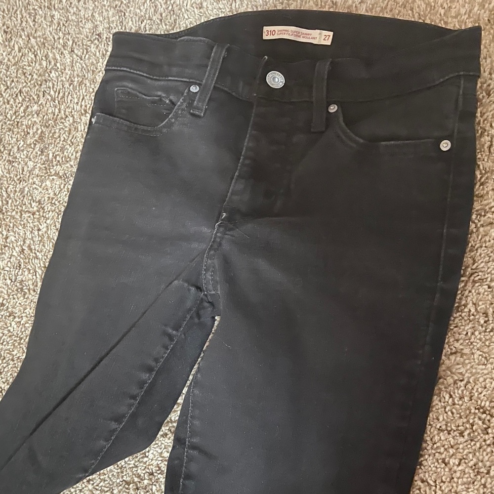 Faded Black Skinny Levi’s - Picture 2 of 5